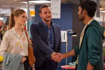 Dhanush  - Podivuhodná cesta fakíra, který uvízl ve skříni (2018), Obrázek #10