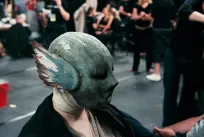 Sex, drogy a rock´n´roll na přehlídkových molech. Geniální návrhář v posmrtném dokumentu