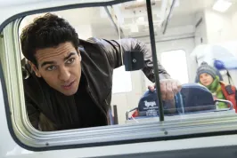 Děvčata a pyžamo. Bavič ze série "Fakjů pane učiteli" plní přání těžce nemocného chlapce