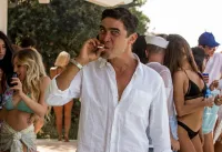 Berlusconi ve filmu: Politika, miliardy a dovádění s mladými děvčaty