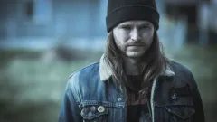 Recenze: Tvář - všichni jsou v hajzlu... ale tentokrát v Polsku