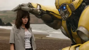 „Obživlé“ auto nejlepším přítelem člověka? Transformer Bumblebee má plnohodnotný trailer