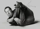 Hodně bizarní "muzeum lidských kuriozit" aneb Šokující film o masovém vrahovi se představuje