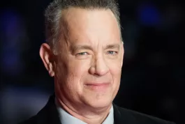 Tom Hanks má slunce v duši aneb Jeho pan Rogers na první fotce z natáčení