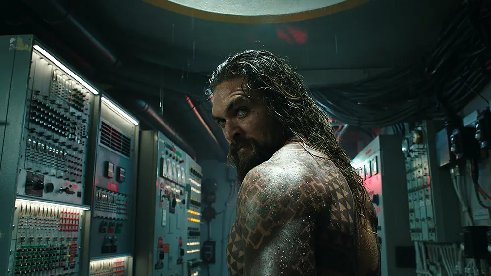 Aquaman: Hláškující vládce moří s rusovláskou po boku, robotickými žraloky a přepálenou akcí!