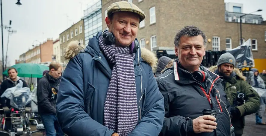 sherlock-odlozen-na-neurcito-a-tak-ho-strida-drakula-1