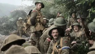 Takhle jste První světovou válku dosud nespatřili! Režisér Pána prstenů "odcestoval" mezi frontové vojáky