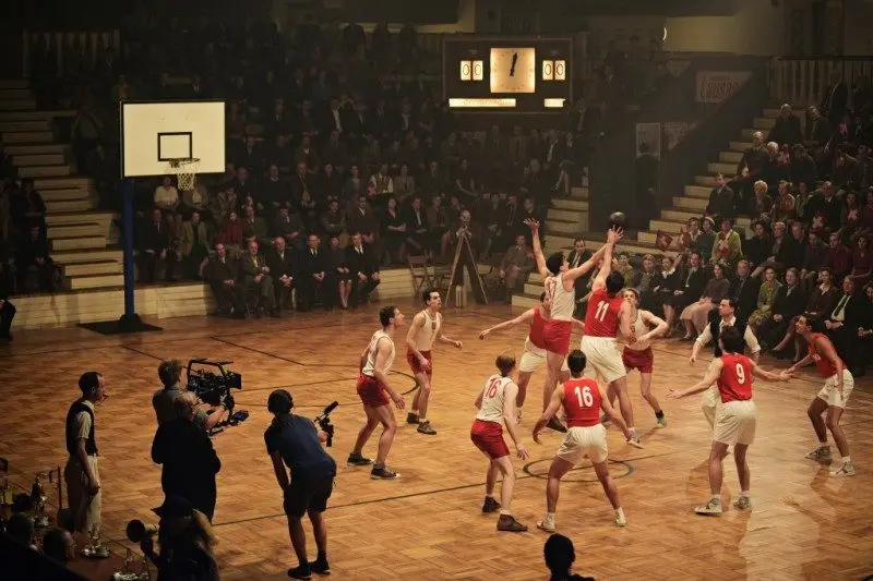 Zlatý podraz ukazuje, jak senzační úspěch narazí na komunistický převrat