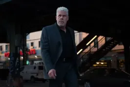 Asher: Ron Perlman vyměnil Hellboye za roli stárnoucího zabijáka