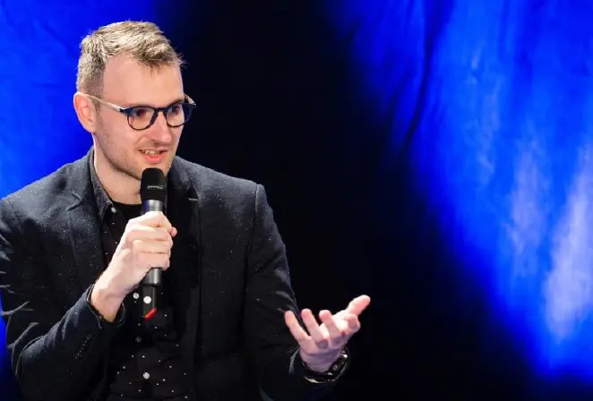 po-revoluci-uz-vubec-nikdo-nikomu-neduveroval-rika-scenarista-kriminalky-redl