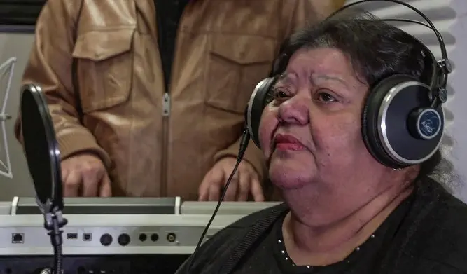 Pohnutý životní příběh zpěvačky s hlasem od "boha" míří na televizní obrazovky