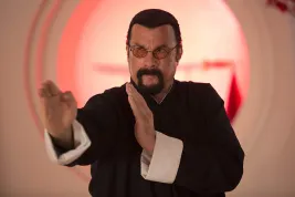 Recenze: Cesta utrpení - nejlepší film Stevena Seagala od Lovce policajtů