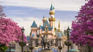 Disneyho stojí provoz "myších" parků víc než parky Marvelu, Pixaru a Lucasfilm dohromady.