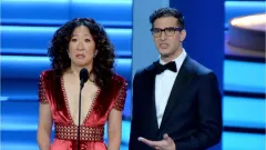 Zlatý Glóbus 2019: Moderátory budou seriálové hvězdy Sandra Oh a Andy Samberg