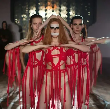 Suspiria: Jak dopadne remake italského hororu v rukou jednoho z nejtalentovanějších filmařů dnešní doby?