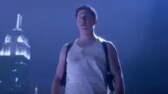 Trailer: Sitcom Brooklyn 99 konečně naplno vzdává hold Smrtonosné pasti