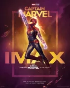 Mohawk na hlavě, nevábný nepřítel a milovaná kočka, to vše ukazuje Captain Marvel na nových plakátech