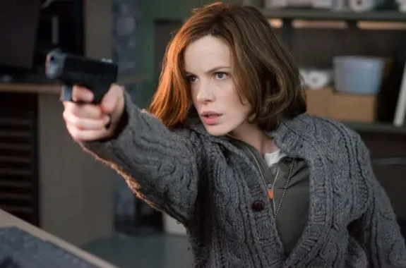 Trailer: Kate Beckinsale střídá lov upírů za hon na vlastního manžela