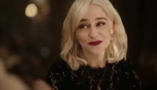 Matka draků ze "Hry o trůny" se stala pěveckou hvězdou jedné italské restaurace