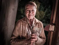 Trailer: Že učitelky „nestřílej lidi“? Iva Janžurová by v nové roli mohla vyprávět…