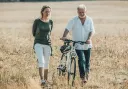 Recenze: Léto s gentlemanem - film pro divačky, kterým Ženy v běhu připadaly příliš avantgardní a sofistikované