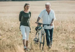 Recenze: Léto s gentlemanem - film pro divačky, kterým Ženy v běhu připadaly příliš avantgardní a sofistikované