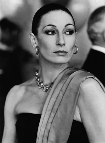 Anjelica Huston