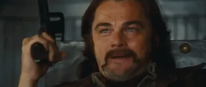 Trailer: Dokonalý Bruce Lee, DiCaprio s bouchačkou a nejkrásnější herečka. Tarantino láká na předposlední celovečerák