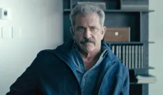 Recenze: Na špatné straně - Mel Gibson jde po krku chladnokrevným zabijákům