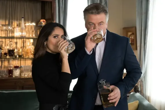 Recenze: Rodiče na tahu - Nejhorší film Aleca Baldwina a Salmy Hayek?