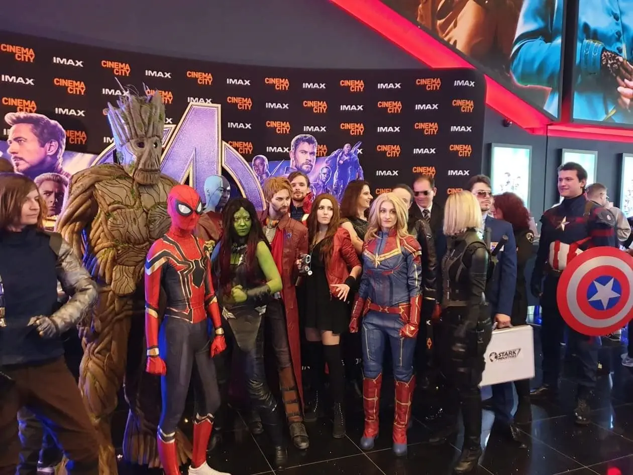 reportaz-iron-man-a-kapitan-amerika-ziskali-rukavice-nekonecna-a-uvedli-vesmir-po-thanosove-besneni-do-poradku-3