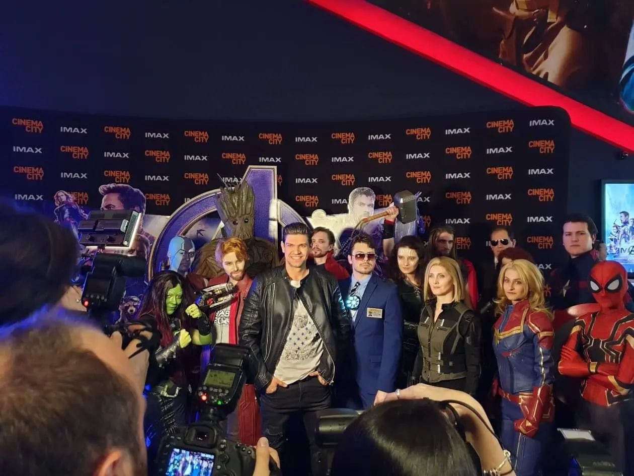 reportaz-iron-man-a-kapitan-amerika-ziskali-rukavice-nekonecna-a-uvedli-vesmir-po-thanosove-besneni-do-poradku