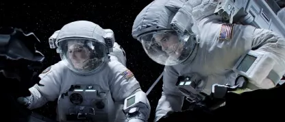 Retro recenze: Gravitace - Sandra Bullock a George Clooney plují vesmírem ve strhující sci-fi