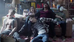 Recenze: Máma vás naučí, abyste nepařili ve sklepě psychopata