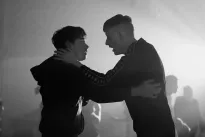 Totální odvaz, kde všichni šílí. Do českých kin míří Trainspotting pro techno generaci