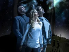 Alpha Code: Mimozemšťané v Brdech, režisér Stevena Seagala a Marek Vašut jako "muž v černém"