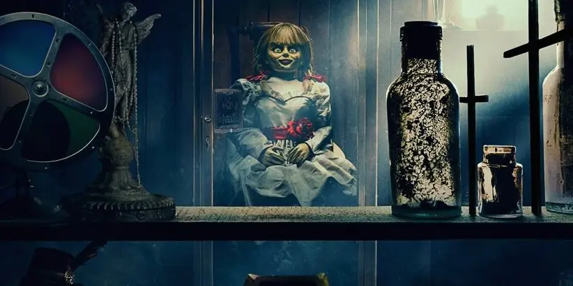 Recenze: Annabelle 3 - Děsivá panenka je zpátky. Koho bude terorizovat tentokrát?