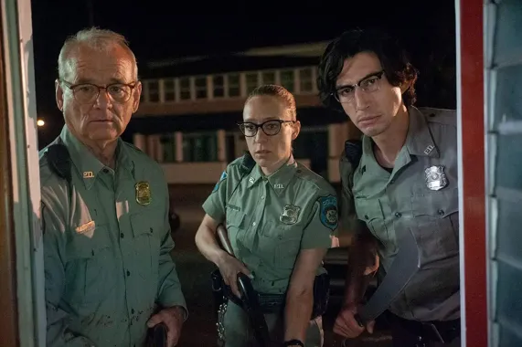 Recenze: Mrtví neumírají - Stojí za zombie komedií Jima Jarmusche znechucení současným stavem světa?