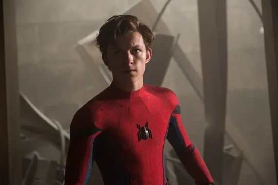 Recenze: Spider-Man: Daleko od domova - školák Peter Parker zavítal do Prahy. Můžeme se těšit na orgie zábavy?