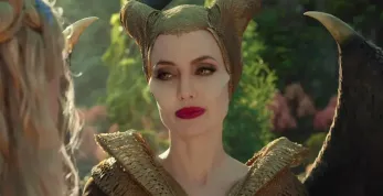 Trailer: Angelina Jolie jako královna všeho zlého láká na pořádně temnou pohádku