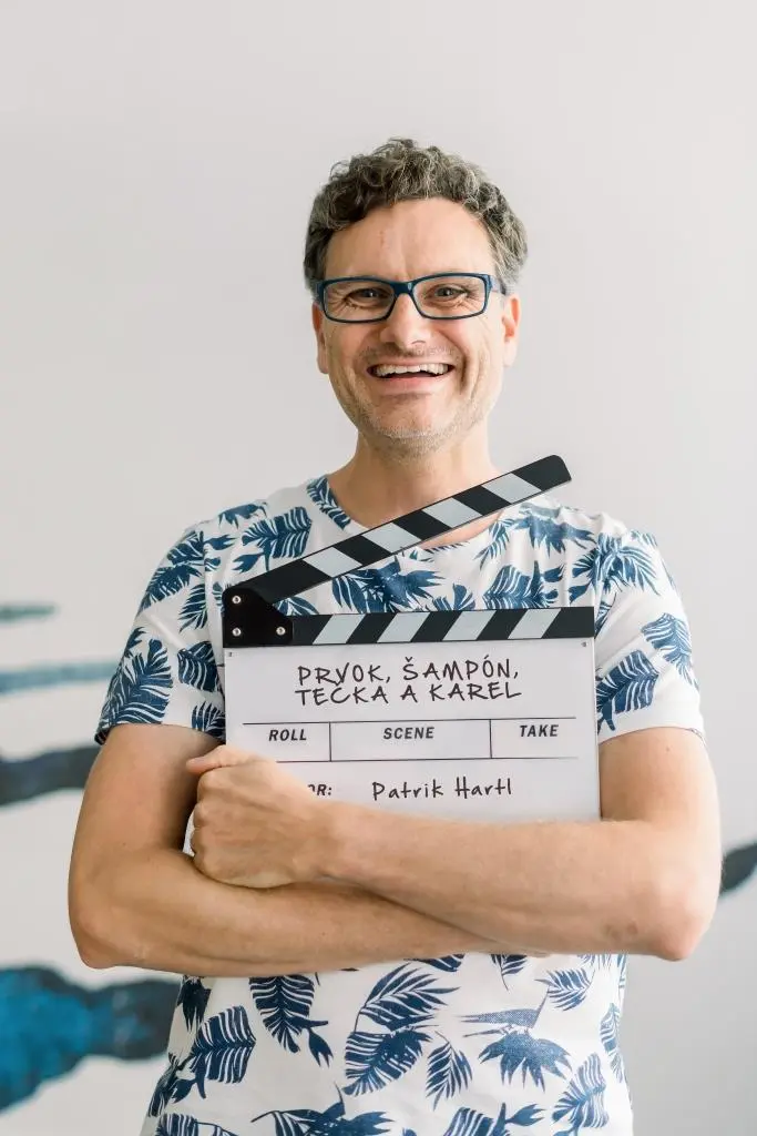 patrik-hartl-natoci-film-podle-vlastni-knihy-prvok-sampon-tecka-a-karel-1
