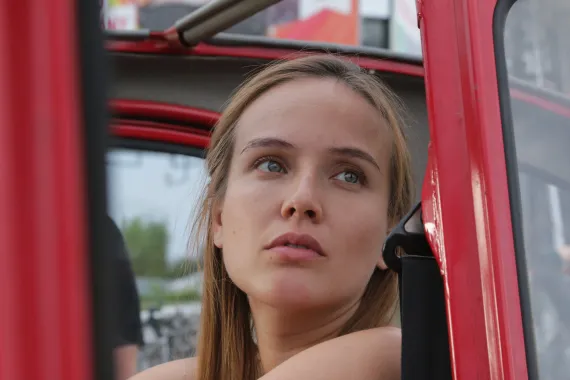 Tereza Ramba si zahraje zavražděnou spisovatelku. Nová minisérie otevře debatu o domácím násilí