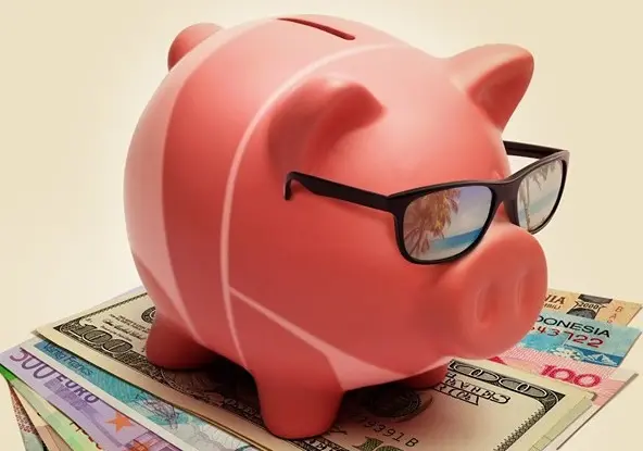 Trailer: Dva oscaroví herci, praní špinavých peněz a jeden opálený vepř