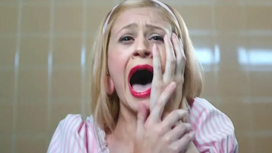 Recenze: Noční můry z temnot chce teenagery vyděsit k smrti