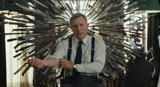 Trailer: Představitel Bonda vyšetřuje záhadné úmrtí. Může za něj "Captain America"?