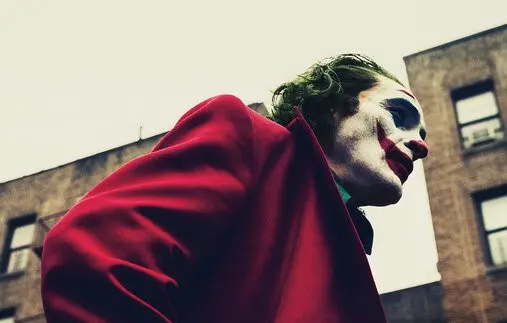 První dojmy: Joker přináší do kin anarchii, sociální kritiku a děsivý smích