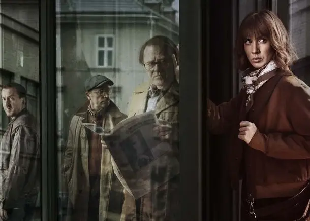 První kritické ohlasy na špionážní seriál Bez vědomí