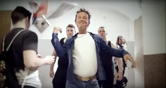 Zvrácené Vánoce podle Řezníka. Kontroverzní tvůrce posílá do kin svá zvrhlá raná díla