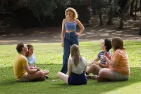 Léto k nepřežití: První den v táboře / Wet Hot American Summer: First Day of Camp (2015): Trailer