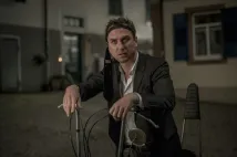 Lars Eidinger - 25 km/h (2018), Obrázek #6